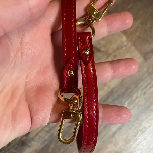 Louis Vuitton Red Vernis Pochette Strap - Picture 5 of 8